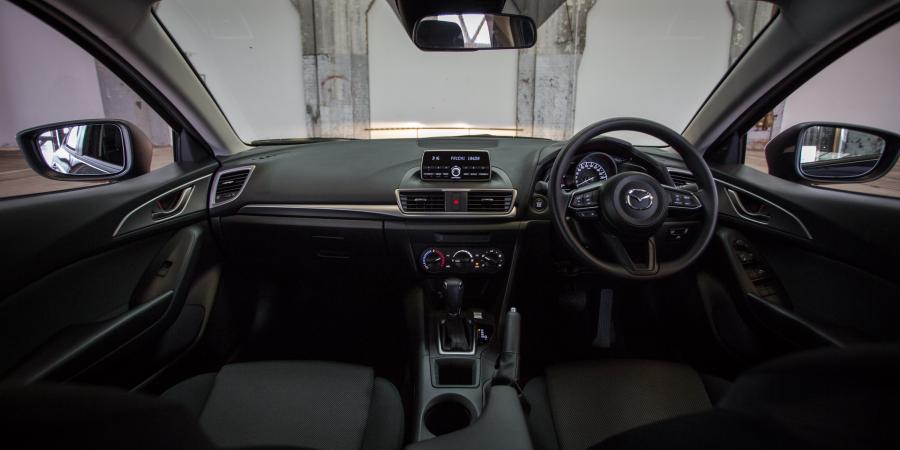 Торпедо Mazda3 Neo Hatchback 2016 года  (AU) (фото 6 из 12)